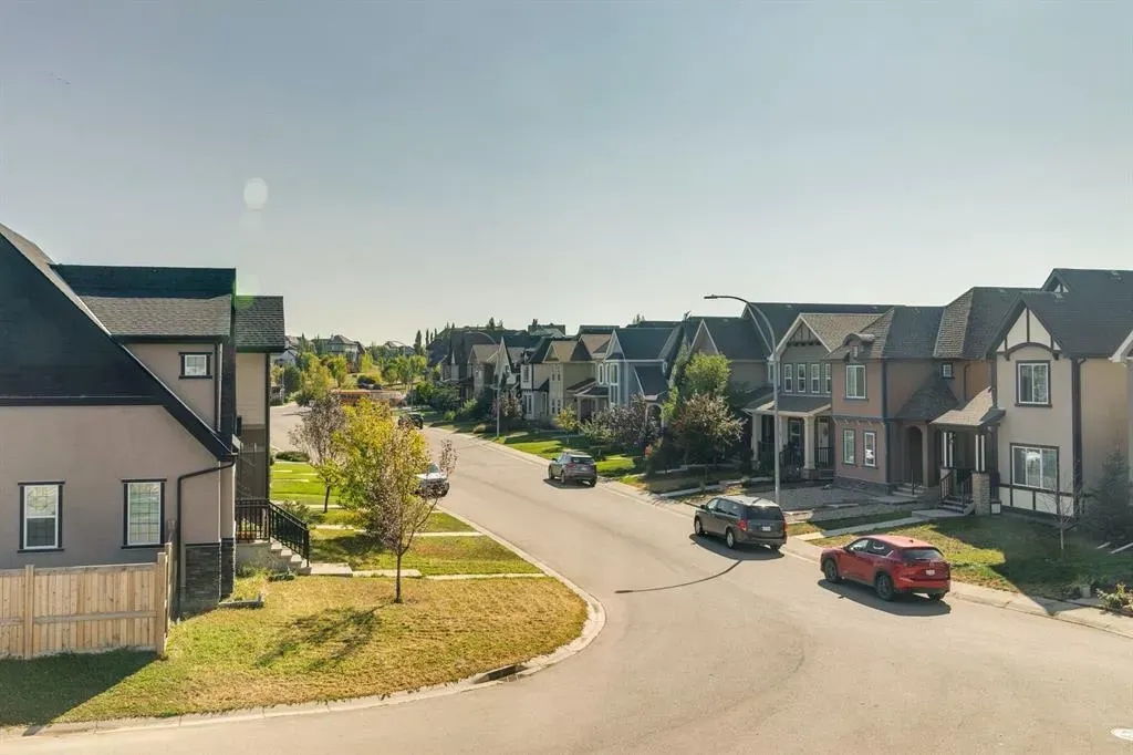 87 Mahogany Grove SE