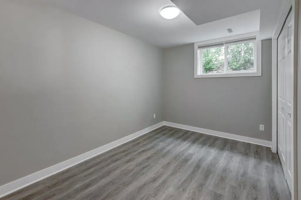 112 Selkirk Drive SW