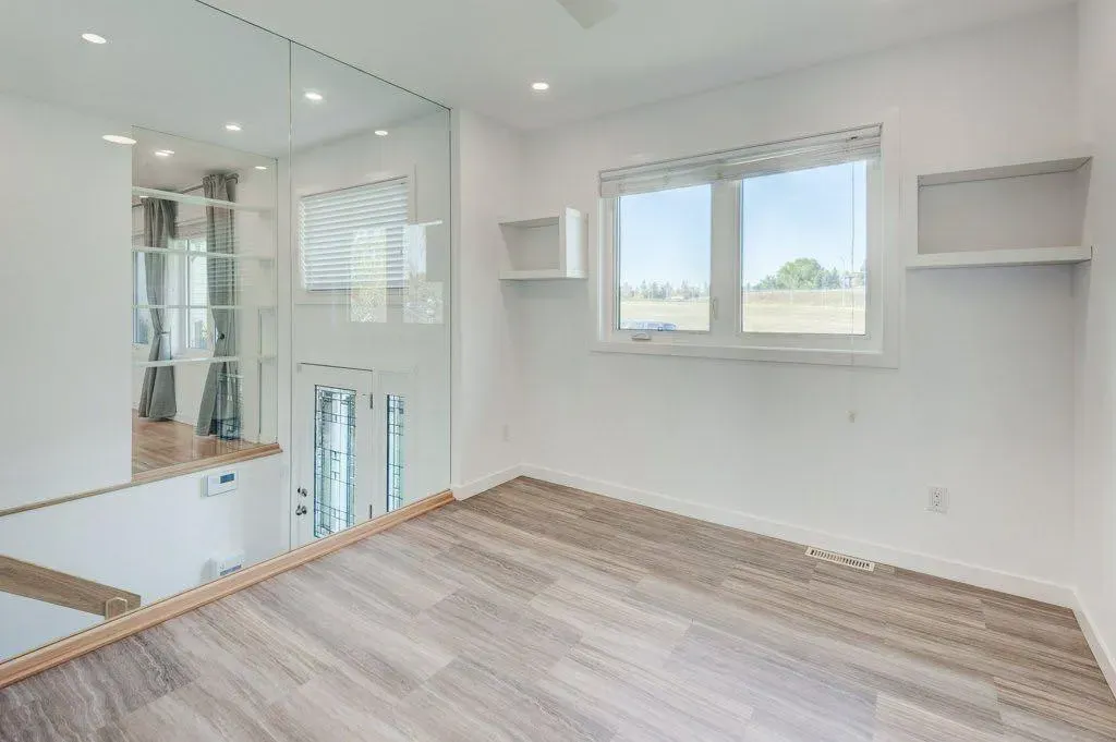 112 Selkirk Drive SW
