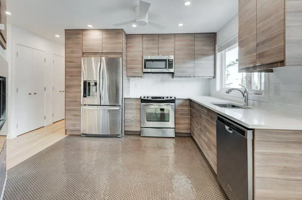 112 Selkirk Drive SW