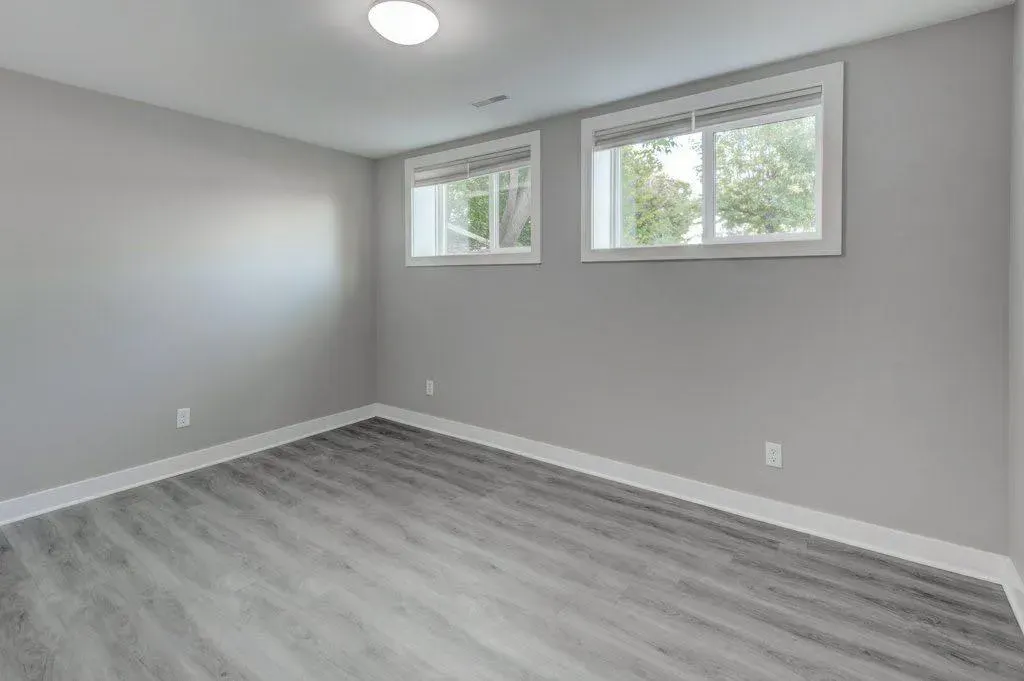 112 Selkirk Drive SW