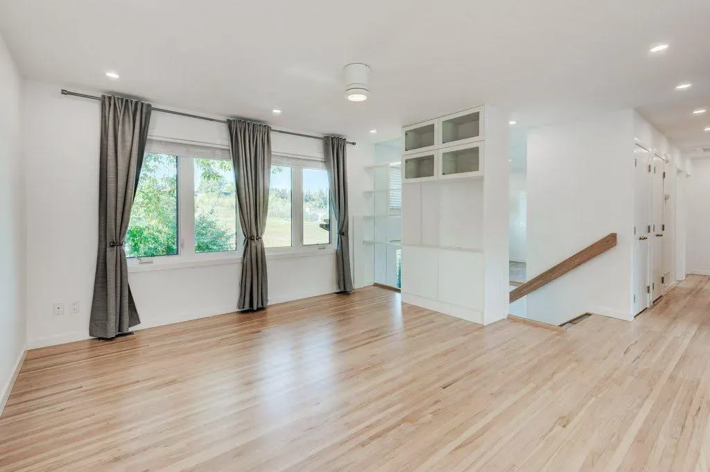 112 Selkirk Drive SW