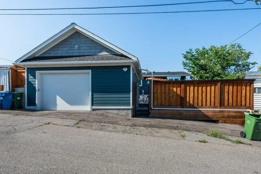 112 Selkirk Drive SW