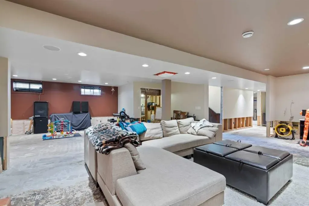 6847 Lawrence Court SW
