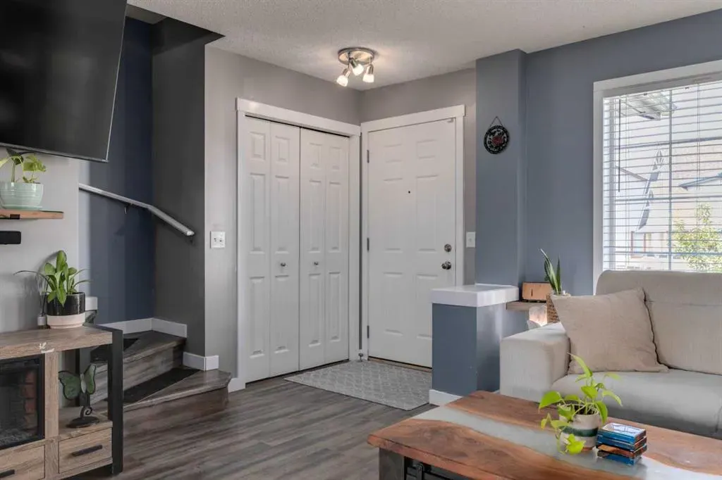 370 Elgin View SE