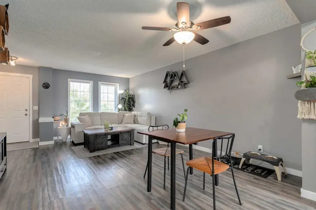 370 Elgin View SE