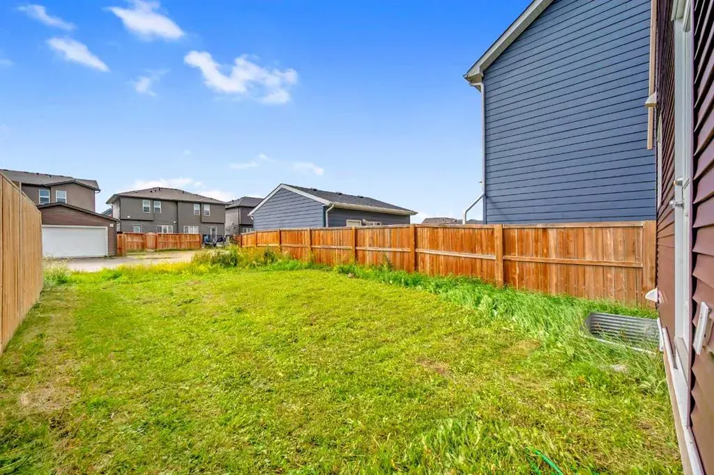 35 Savanna Parade NE