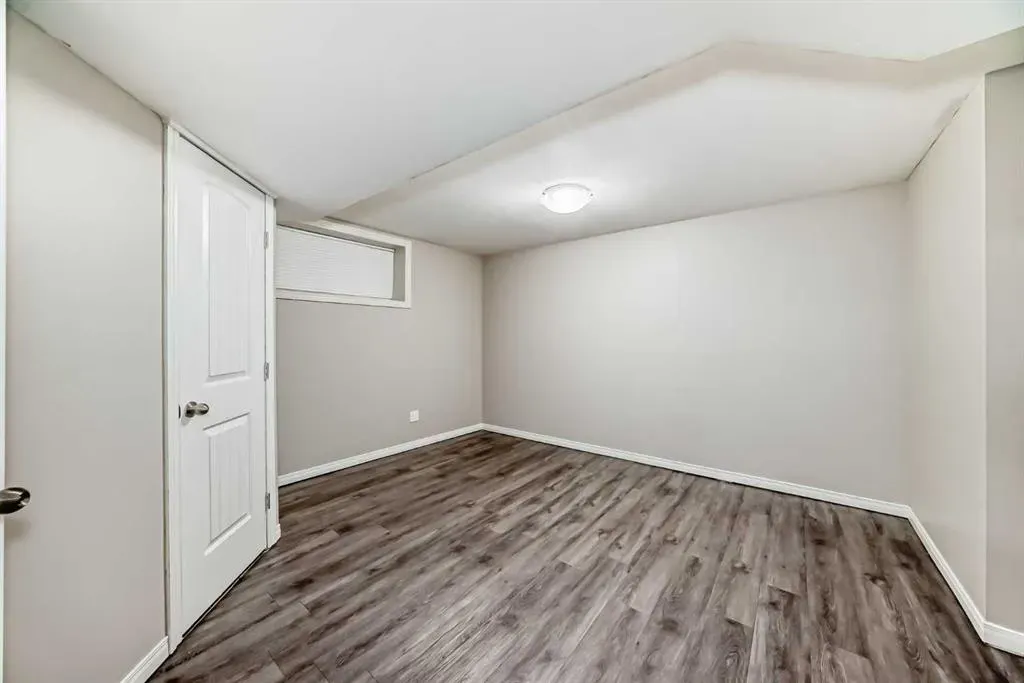 11 Skyview Springs Manor NE