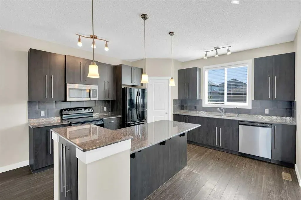 11 Skyview Springs Manor NE
