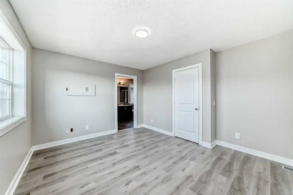 11 Skyview Springs Manor NE