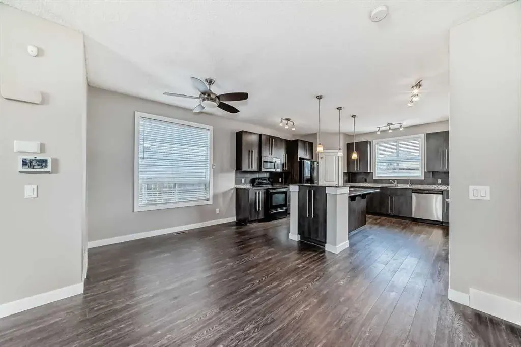 11 Skyview Springs Manor NE