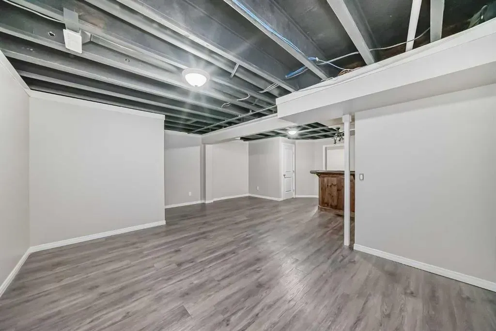 11 Skyview Springs Manor NE
