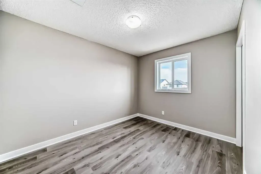11 Skyview Springs Manor NE