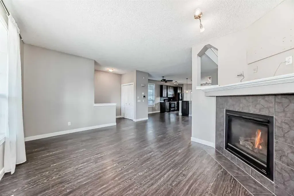 11 Skyview Springs Manor NE