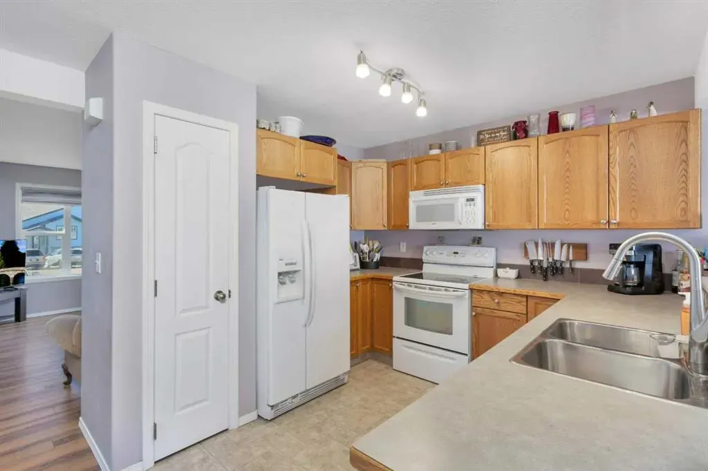 4536 44 Avenue Close