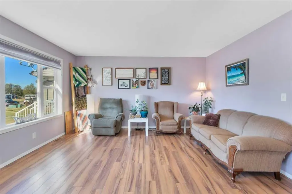 4536 44 Avenue Close