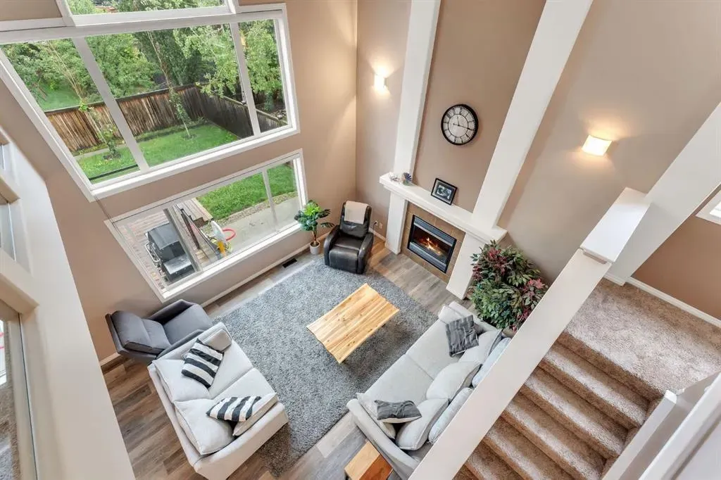405 Kincora Drive NW