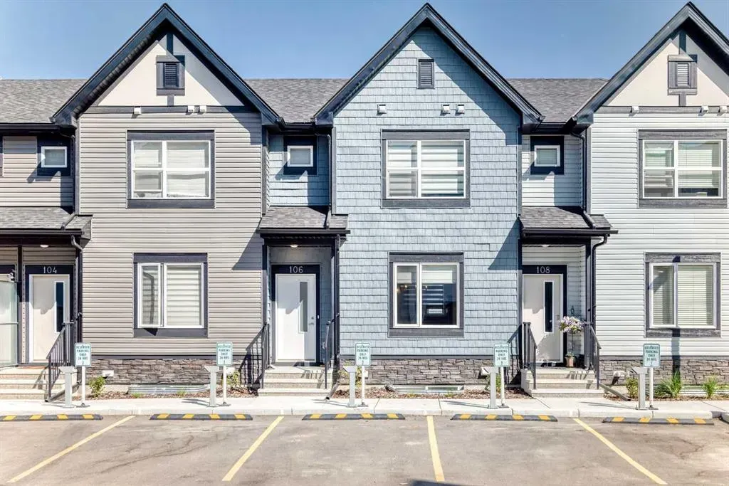 75 Evanscrest Common NW, #106