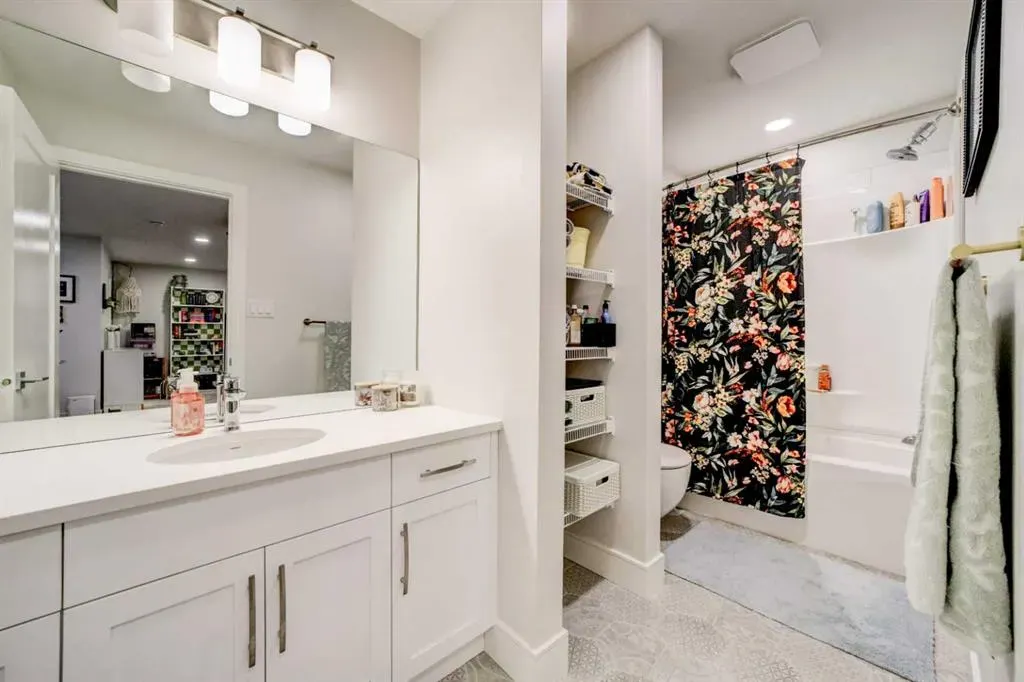 127 Goldenrod Road W