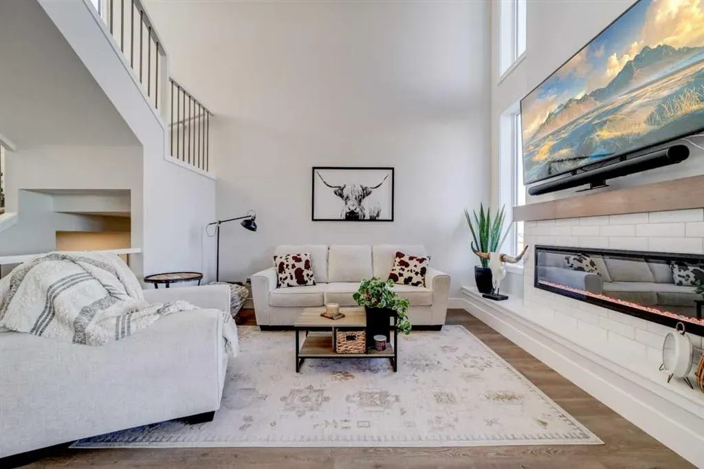 127 Goldenrod Road W