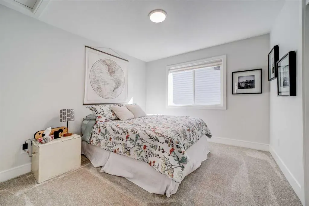 127 Goldenrod Road W
