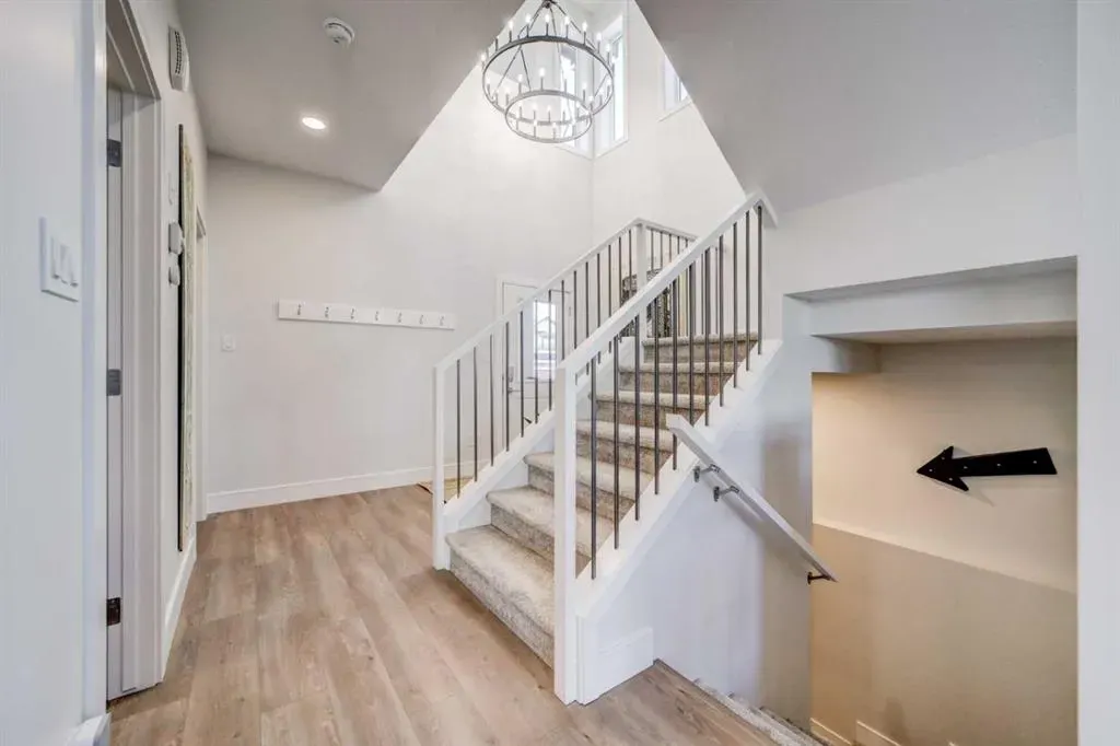127 Goldenrod Road W