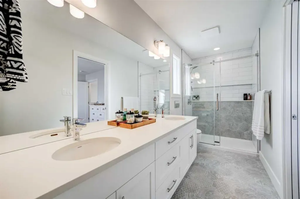 127 Goldenrod Road W