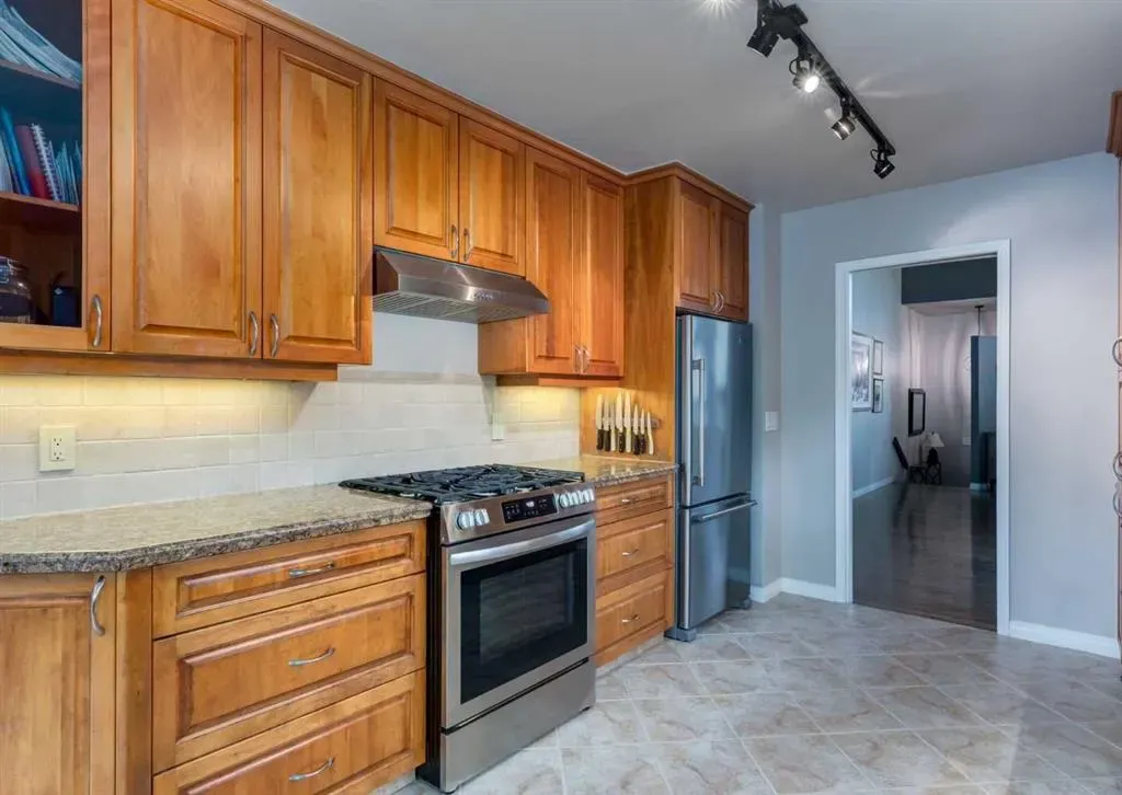 187 Strathaven Circle SW