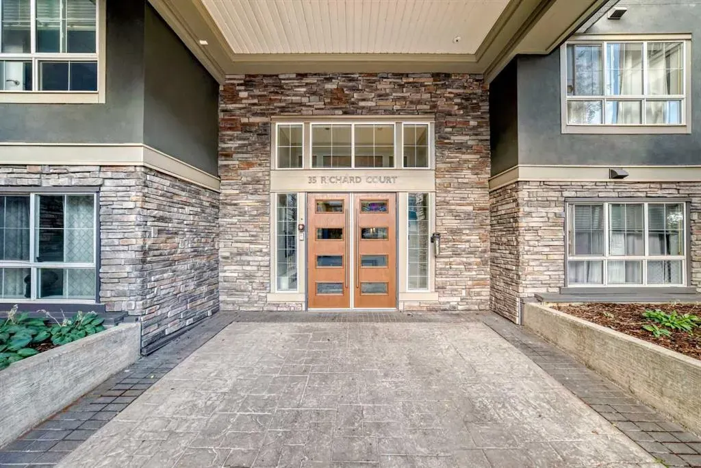 35 Richard Court SW, #119