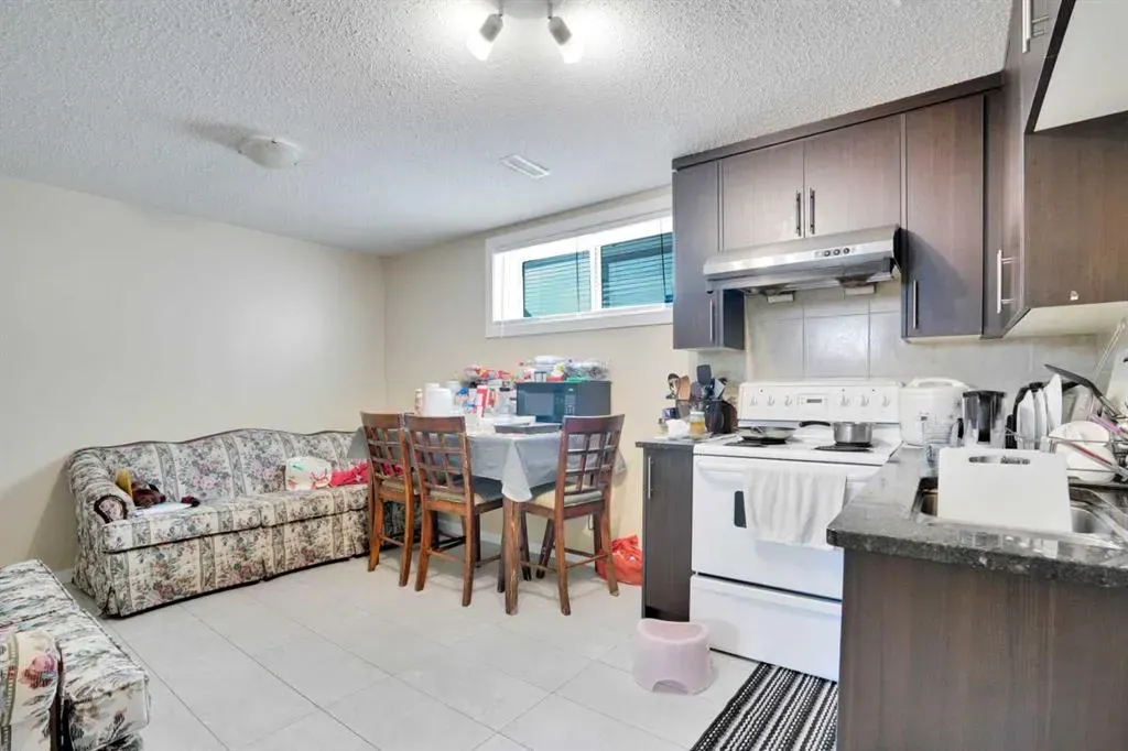 228 Covehaven Terrace NE