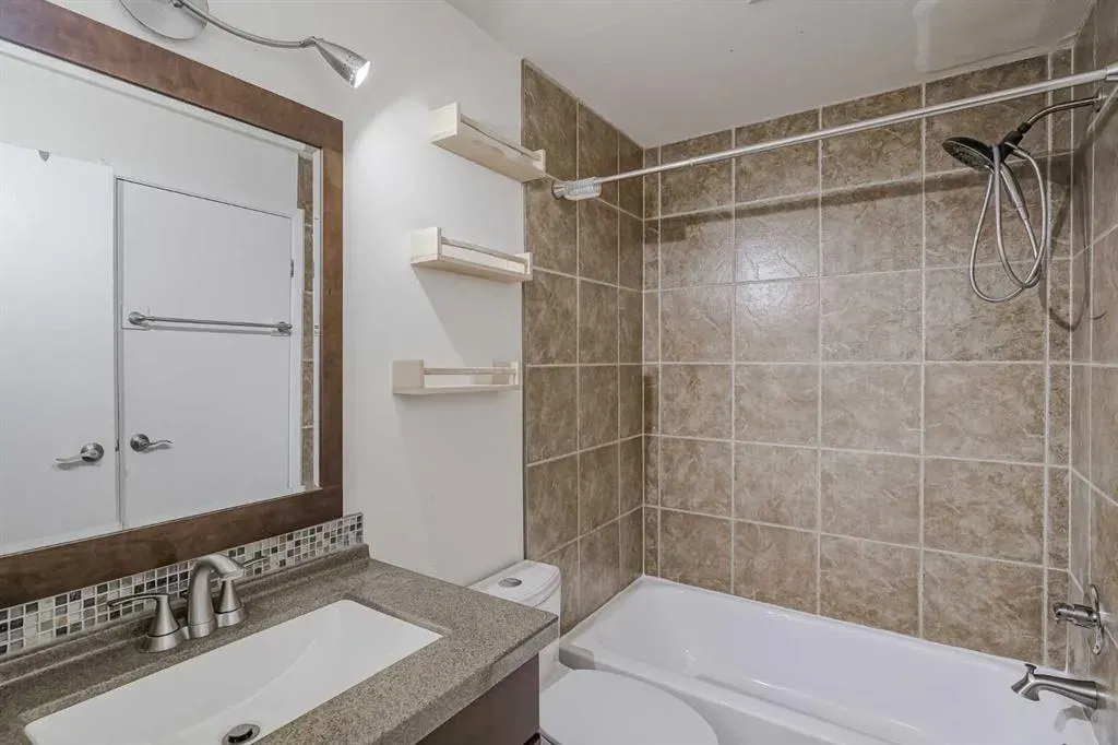 130 25 Avenue SW, #208