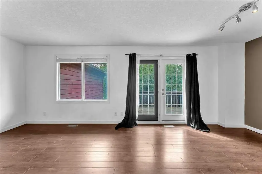 50 8 Avenue SE, #6