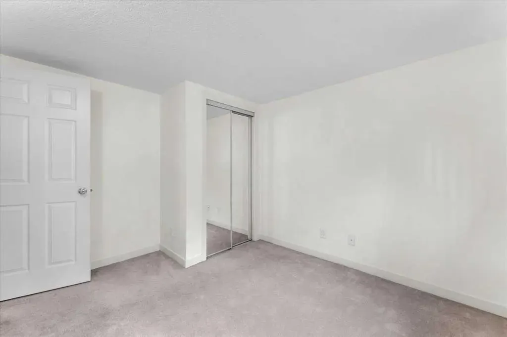 50 8 Avenue SE, #6