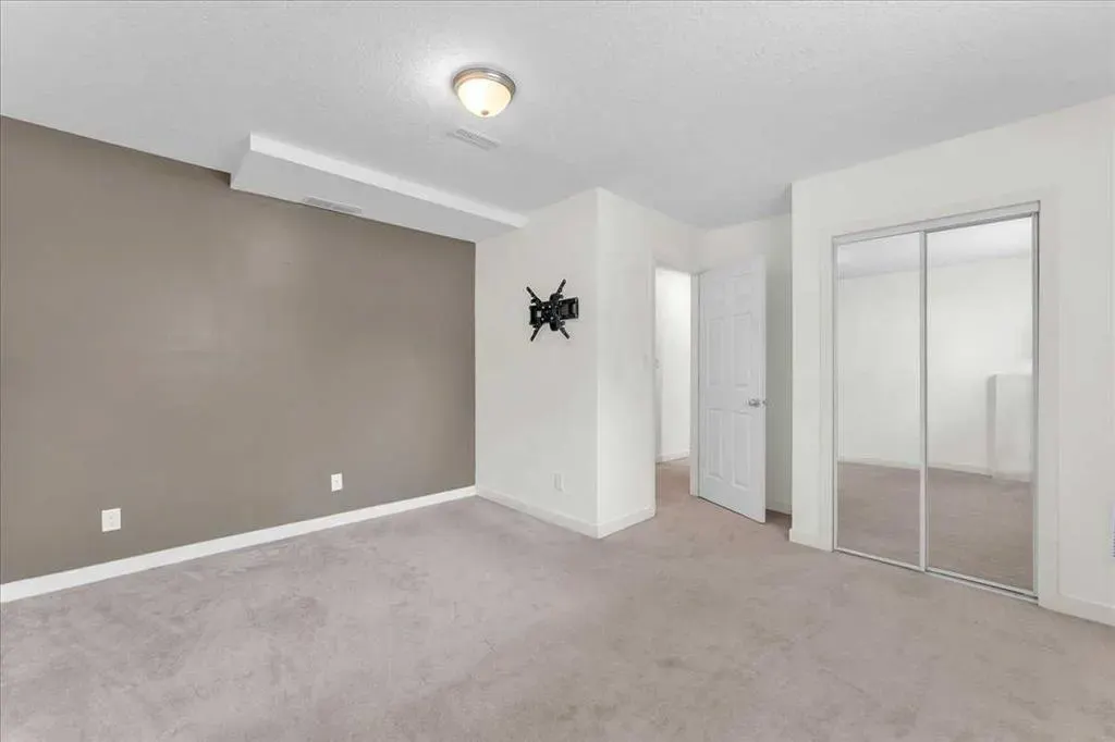 50 8 Avenue SE, #6