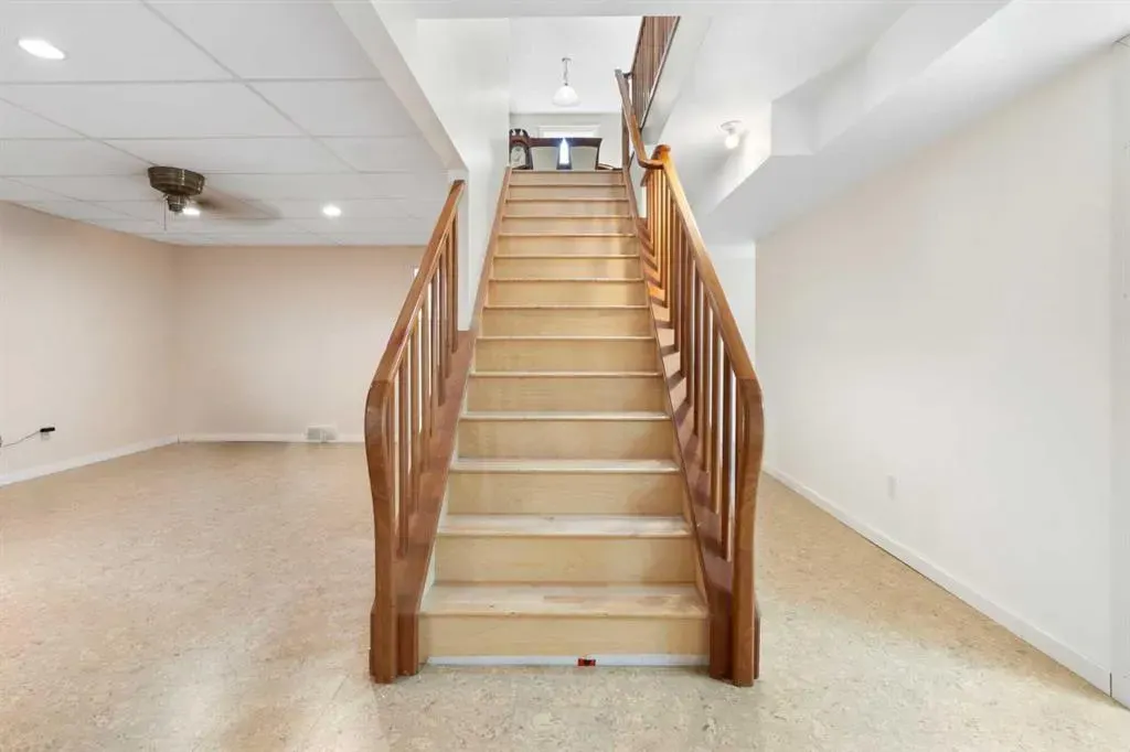 610 1st Street SW