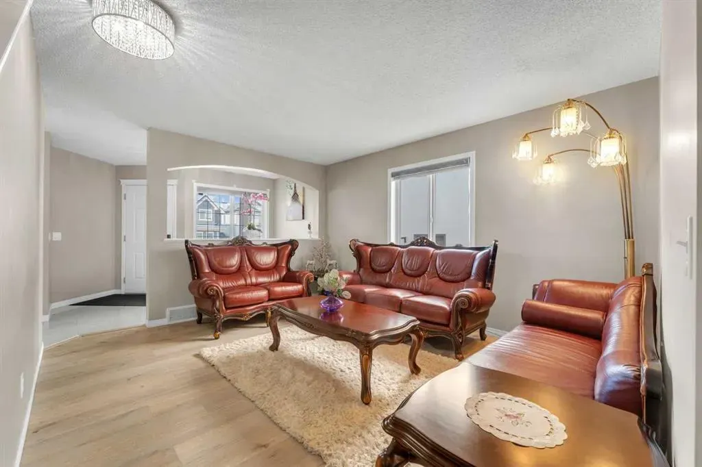 138 Saddlecrest Park NE