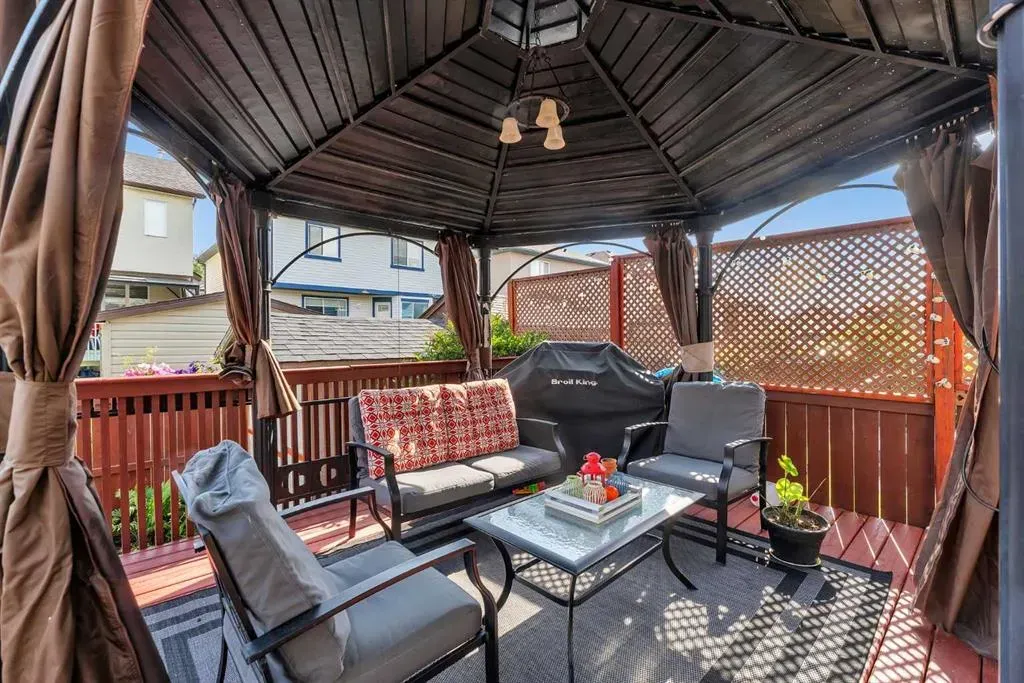 138 Saddlecrest Park NE