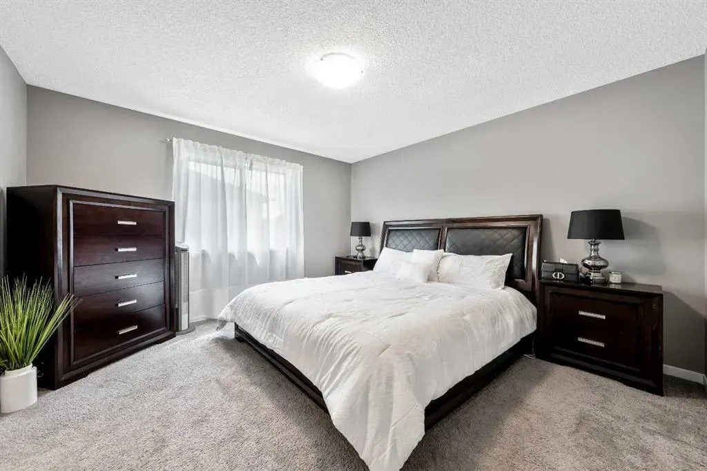 443 Skyview Shores Manor NE