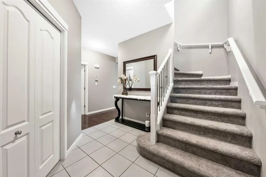 443 Skyview Shores Manor NE