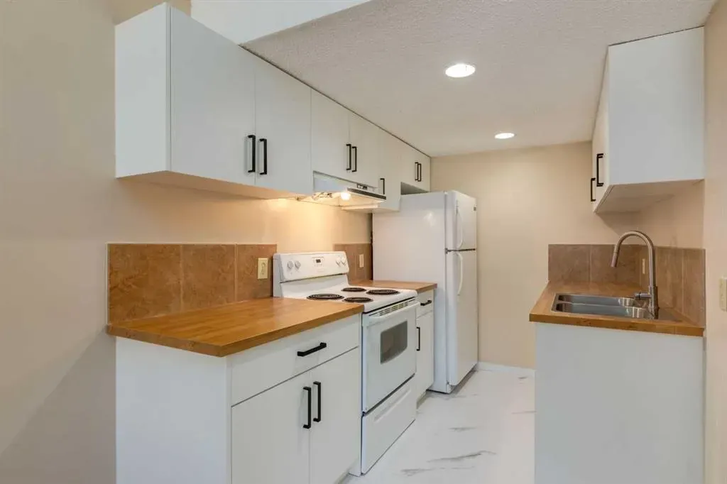 200 Brookpark Drive SW, #221