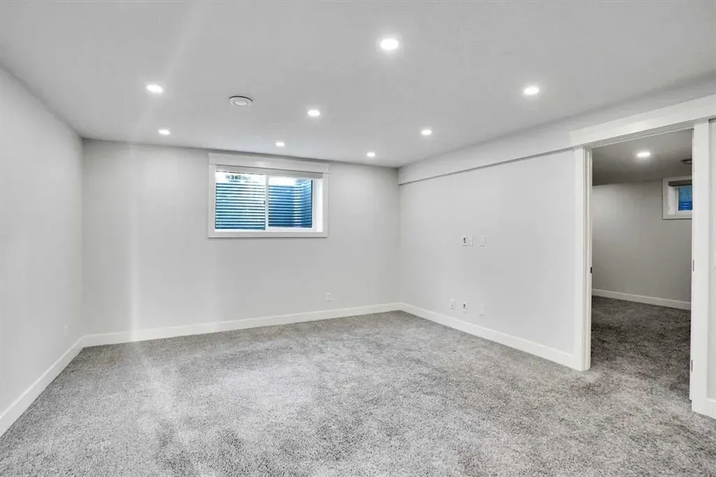 72 Panamount Manor NW
