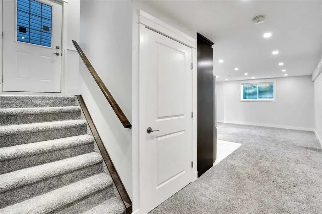 72 Panamount Manor NW