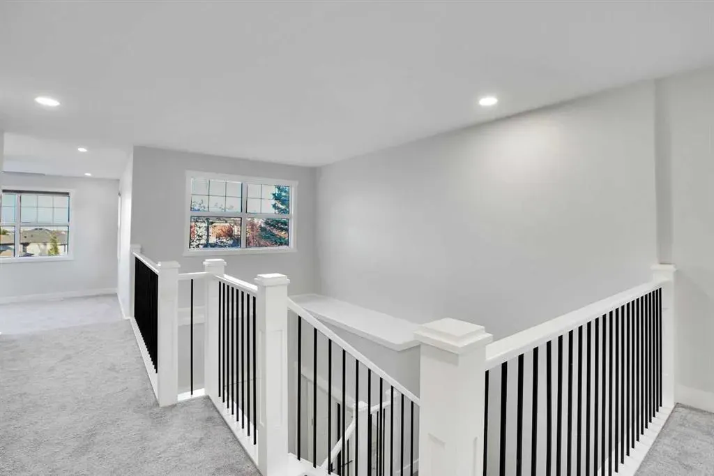 72 Panamount Manor NW