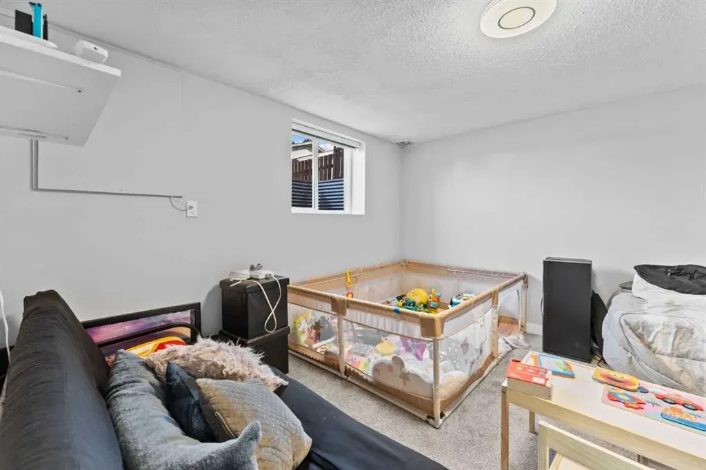 12 Cedargrove Road SW