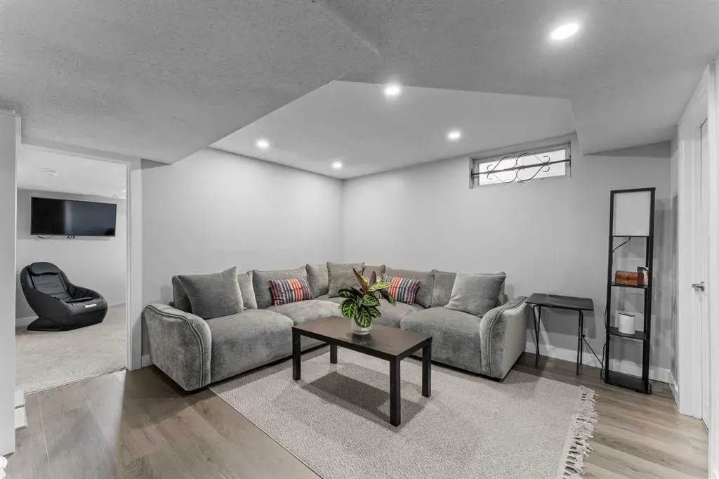 12 Cedargrove Road SW
