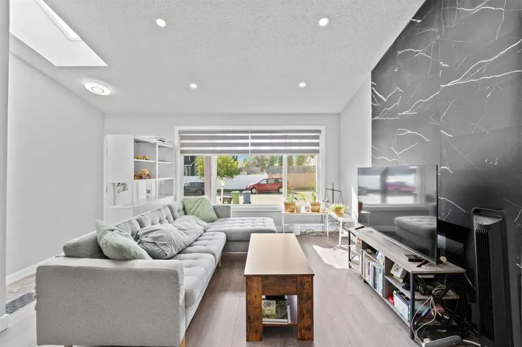12 Cedargrove Road SW