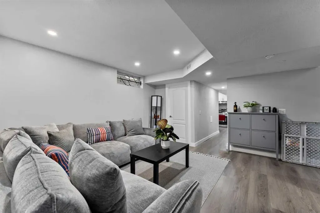 12 Cedargrove Road SW