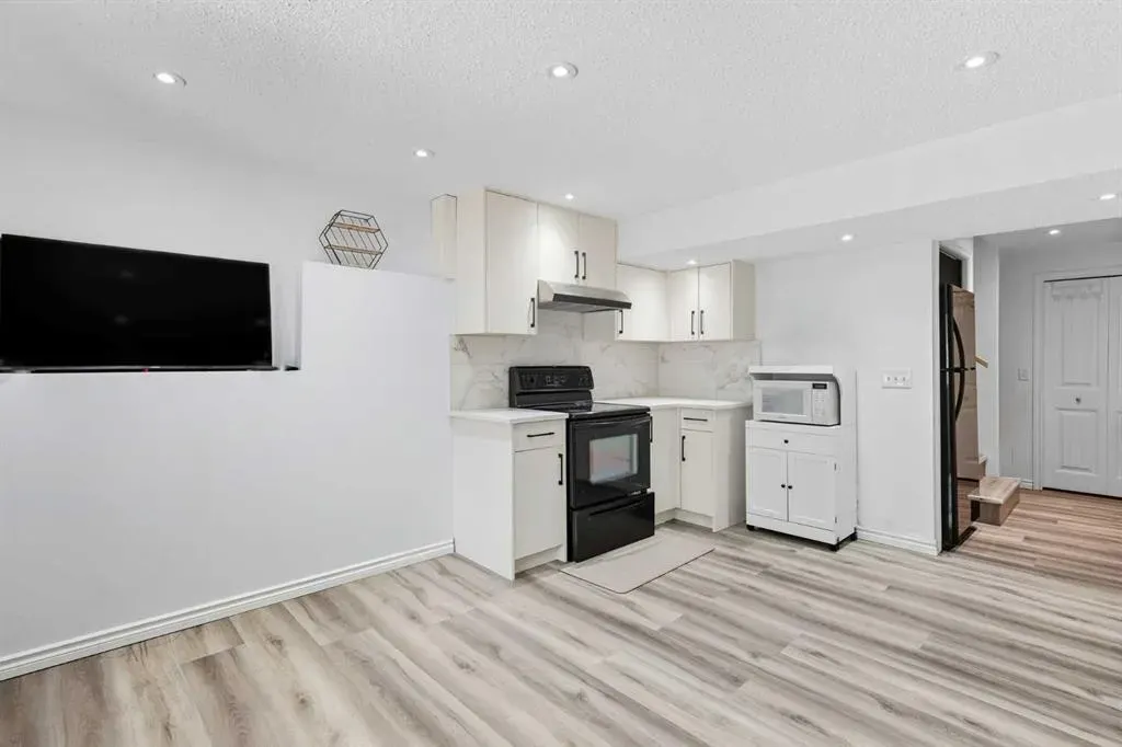 129 Luxstone Green SW