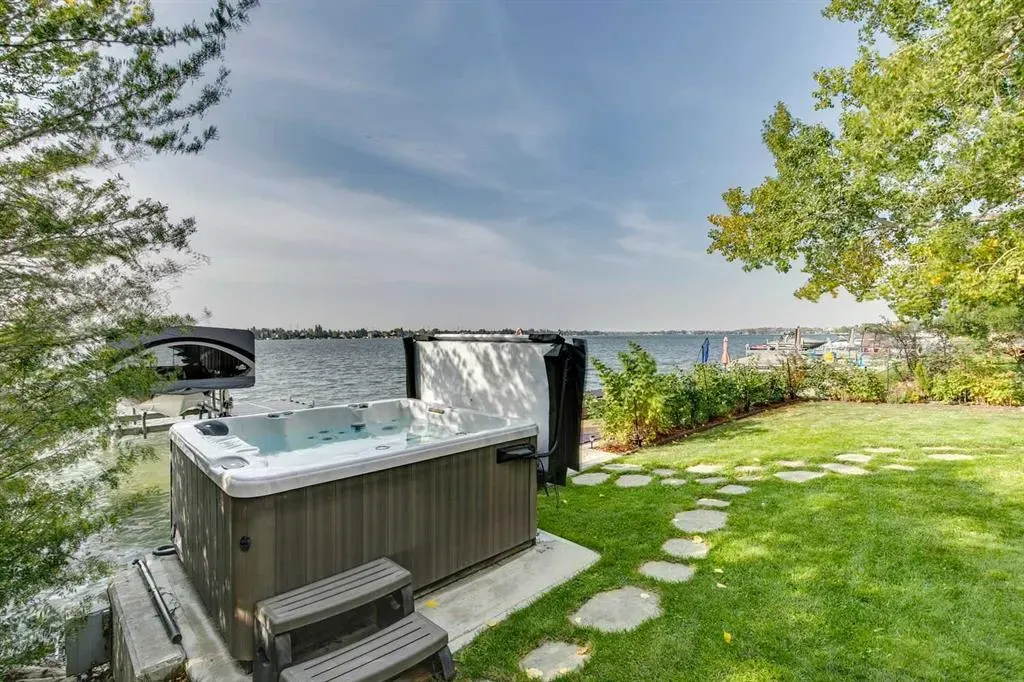 833 East Chestermere Drive