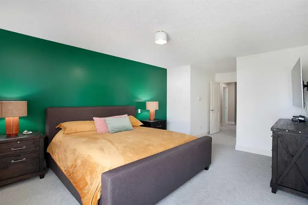 216 Mahogany Bay SE